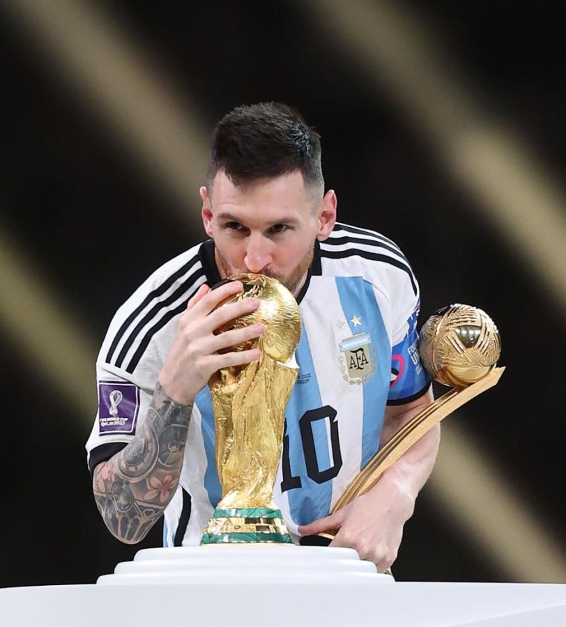 Messi+kissing+the+2022+World+Cup+trophy