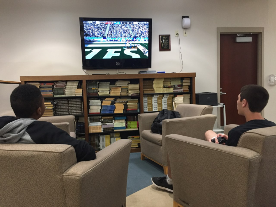 Sophomore Gabe Sims (left) plays Sam Gellman (right) in their semifinal