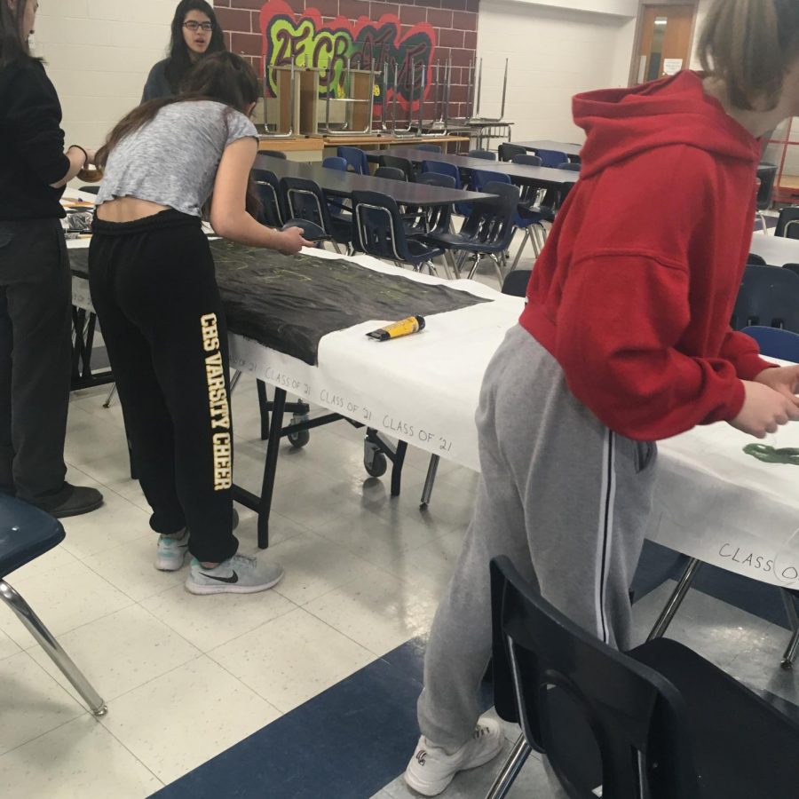 Spirit Week Competition Kicks Off With Banner Decorating