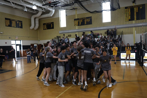 Sophomores Upset Seniors on Spirit Day